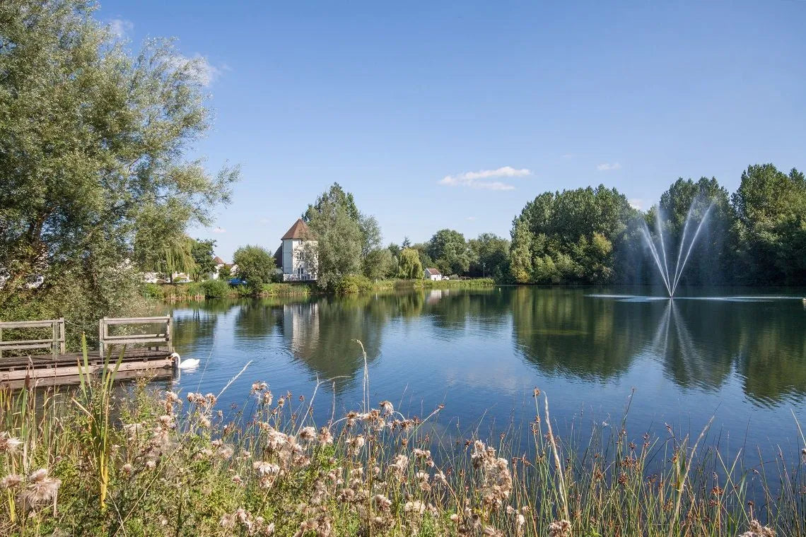 Windrush Lake – Cotswold Water Park - Jones Getaways Limited